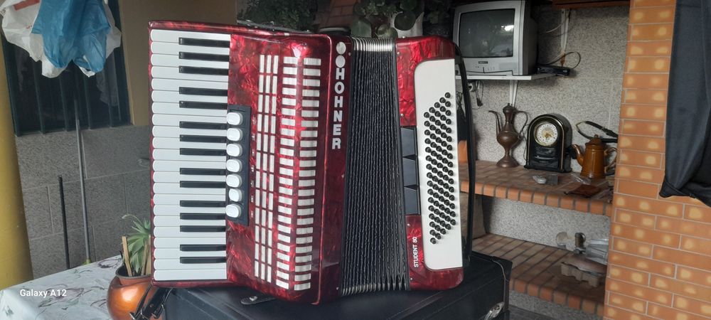 Hohner Student Accordion64354283901058122