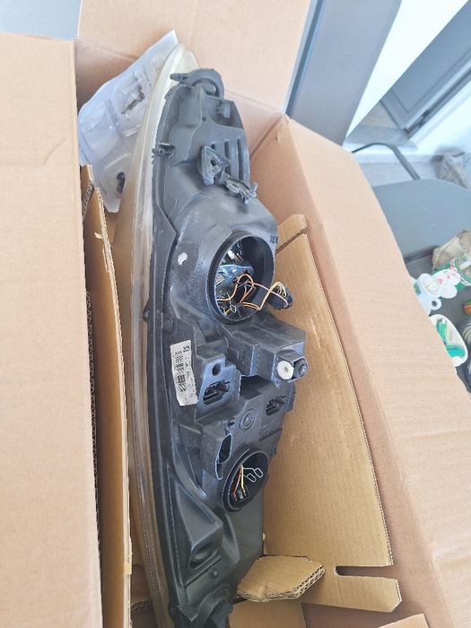 Faróis para PEUGEOT 308 SW de 2009 a 2011