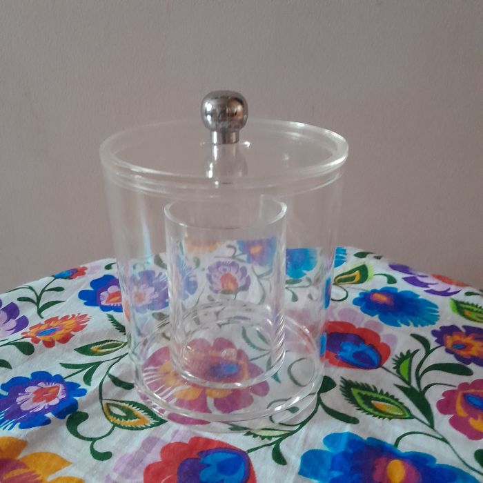 Pojemnik na patyczki do uszu