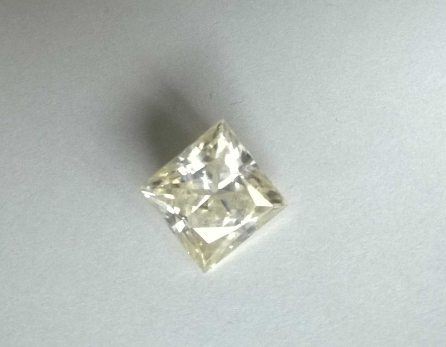 7.2 Ct  Moissanit  10.8 mm  kwadrat   J-K na pieścionek