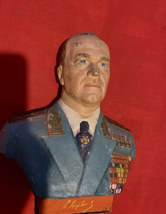 Бюст Г.К.Жукова