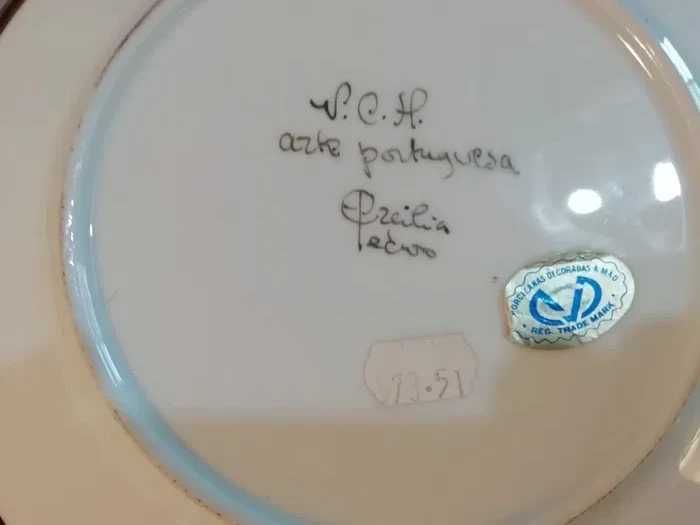 Prato pintado à mão com abas em metal quimica V.C.M V.C.H (arte portuguesa)*