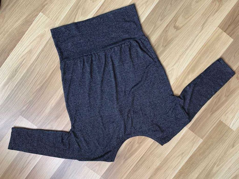 Czarna bluzka ze srebrną nitką