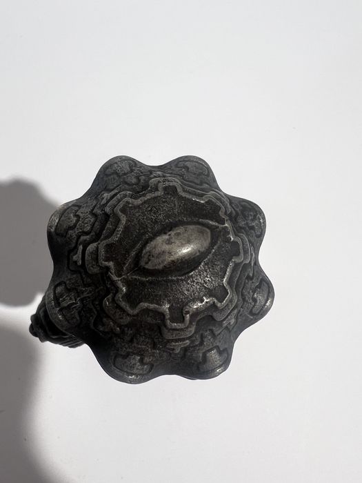 Figura Dogu Shakoki em Metal / Ferro Fundido (~10.5 cm)