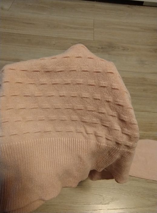 Sweter pudrowy róż F&F