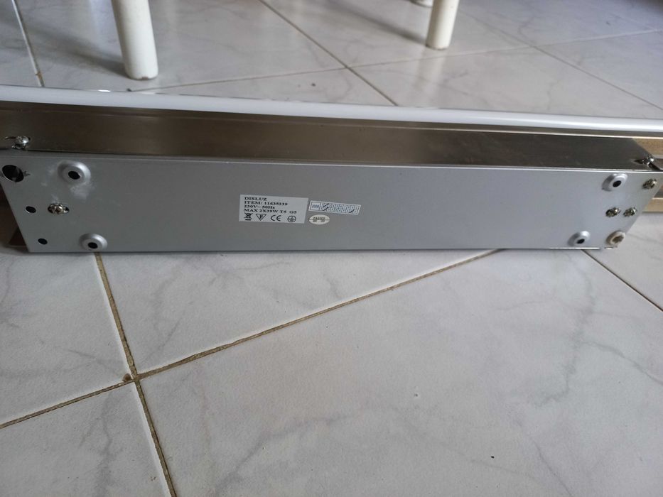 Candeeiro com lâmpada extra