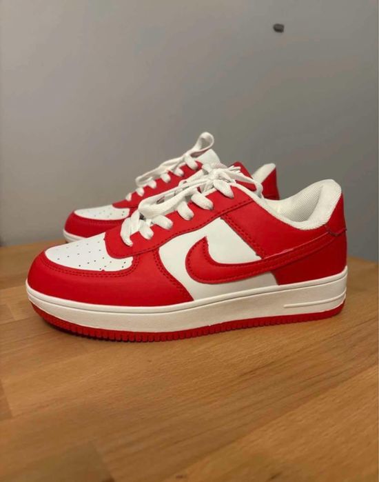 Nowe buty sportowe czerwone