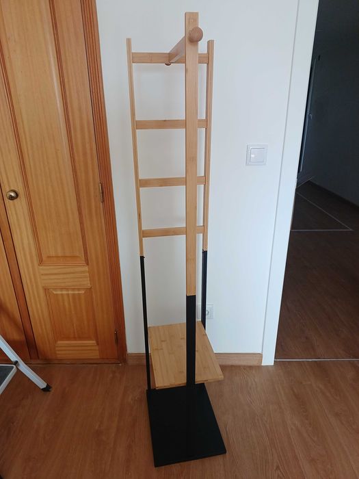 Cabide de Pé de Bambu e Estrutura de Aço NOVO