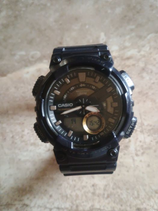 Sprzedam widoczne na zdjęciu zegarki casio i naviforce