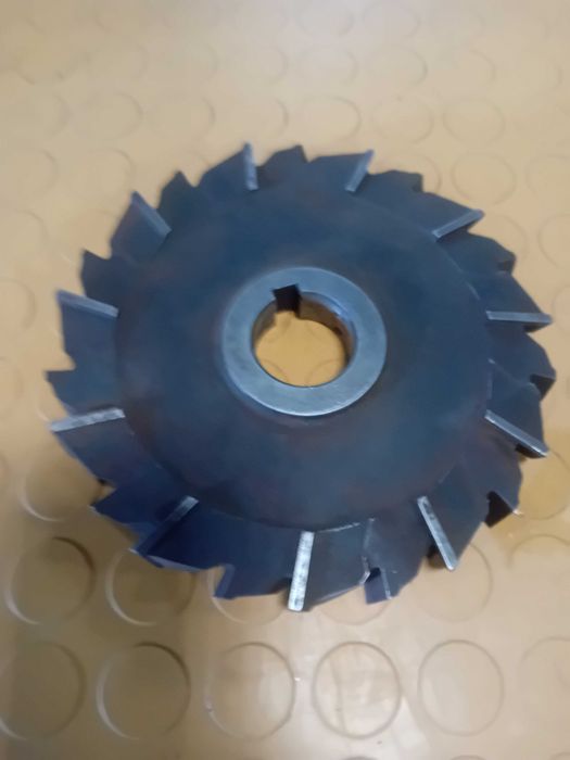 Fresa com diâmetro 160mm x 18mm. Furo 31mm