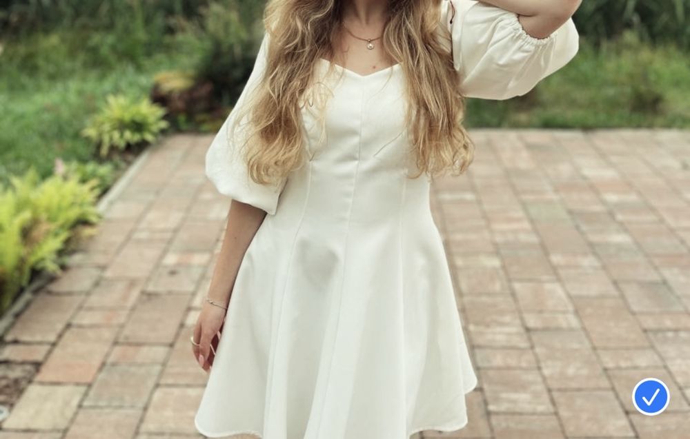 Біла сукня