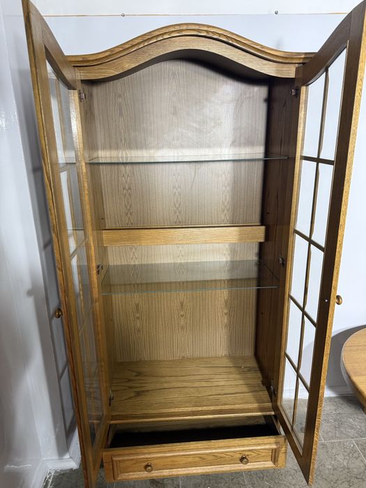 Witryna przeszklona z szufladą