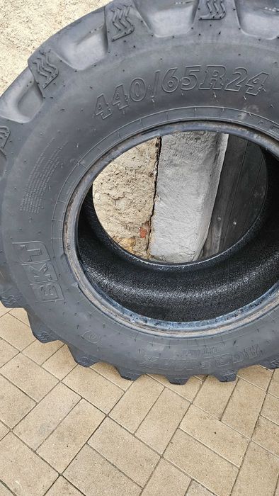 Opona Bkt 440/65-24