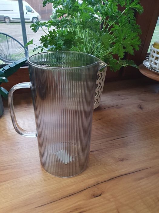 Nowy dzbanek ryflowany