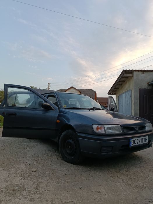 Автомобіль нісан дизель