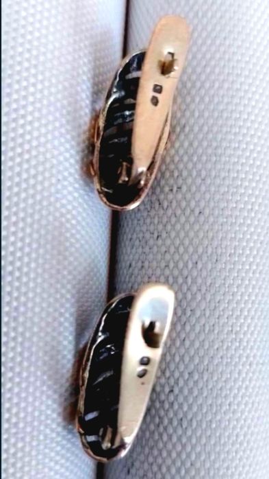 Bonitos Brincos em ouro 19 kilares para orelhas furadas em excekente