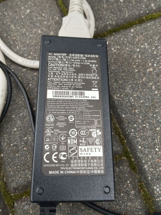 Cztery monitory stan nieznany