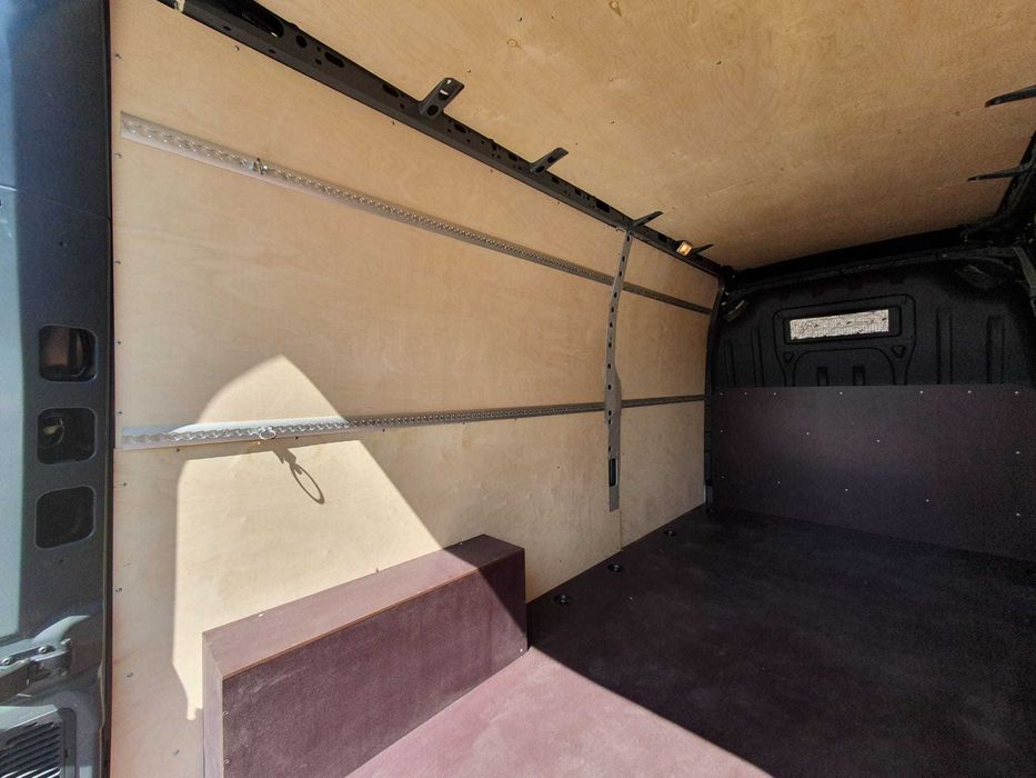 Zabudowa paki sklejką Renault Master L3 zabudowa busa