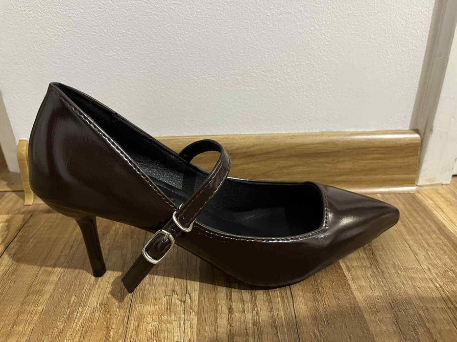 Buty damskie na obcasie