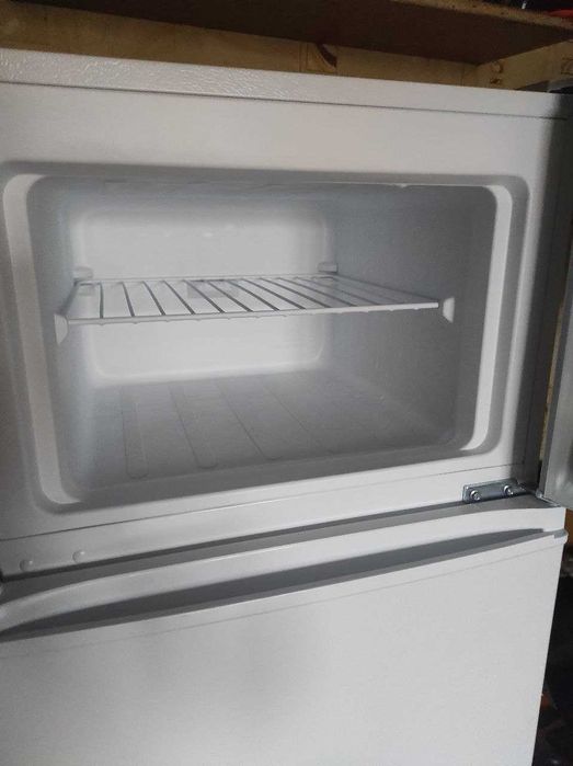 Двухкамерный холодильник Elenberg TMF 143