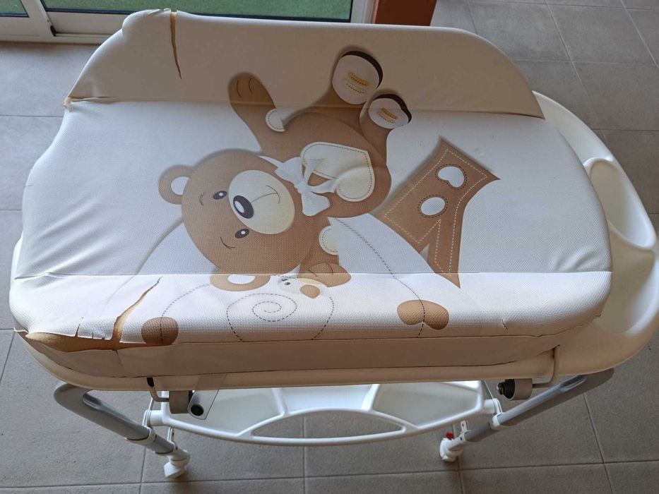 Banheira dobrável com fraldário