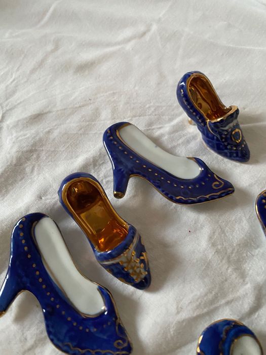 conjunto de sapatos miniatura de porcelana NAV portugal pintados à mão
