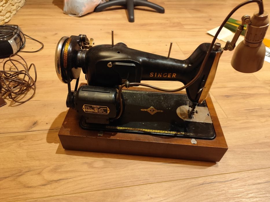 Maszyna do szycia z 1956 roku ,sprawna z oryginalnymi częściami