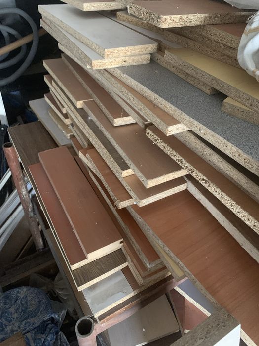 Остатки ДСП разных цветов и МДФ т столешниц