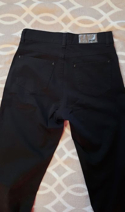 Штани жіночі чорного кольору