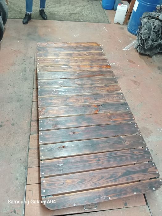 Продам кровать без матраса