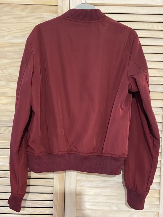 Бомбер Bershka