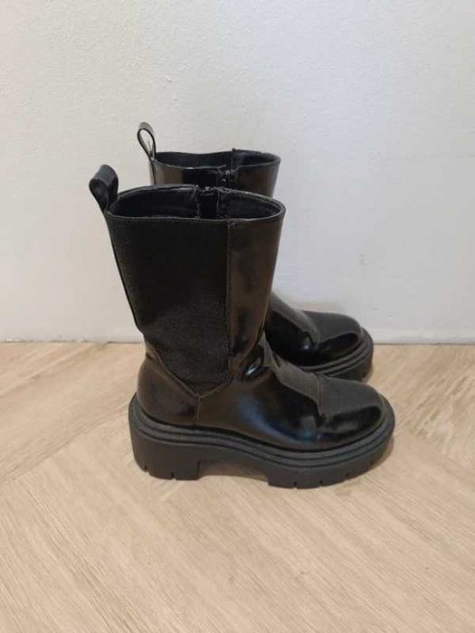 Czarne lakierowane botki Reserved 37 platforma chunky