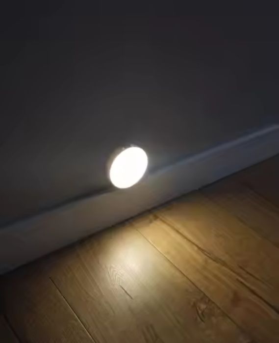 Lampka LED akumulatorowa z czujnikiem ruchu i zmierzchu