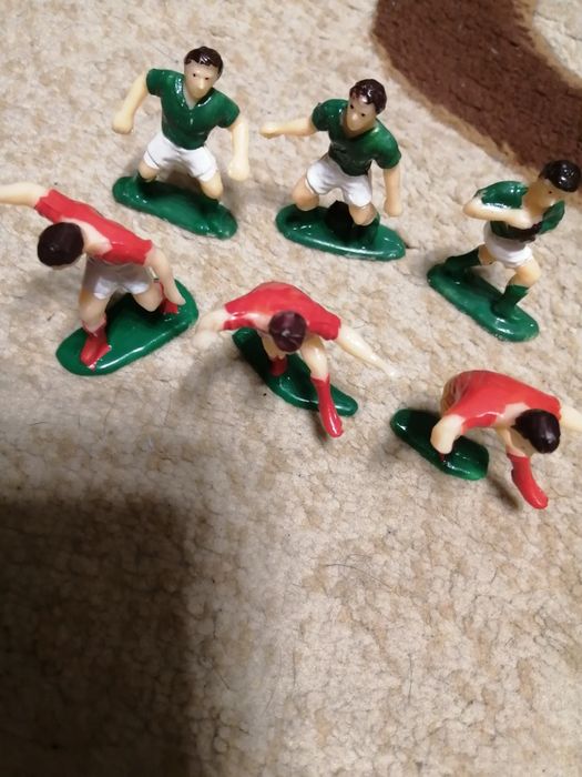 Figurki piłkarzy.