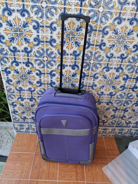 Mala de viagem trolley roxa