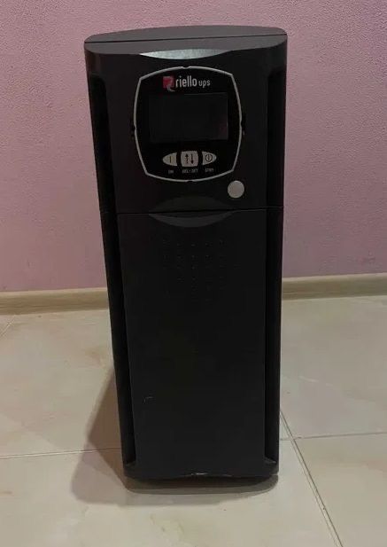 Блок безперебійного живлення Riello ups sdl 3300 a4-2300w