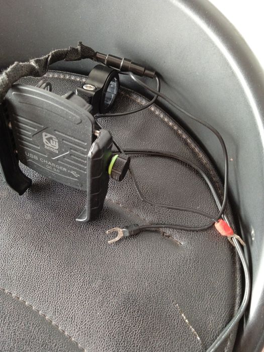 Apoio de telemóvel com USB