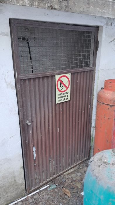 Portões de ferro