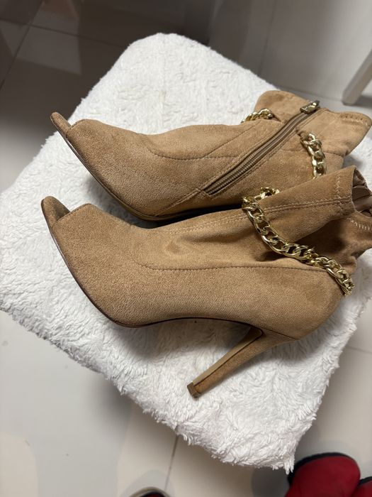 Buty damskie wiosenne botki 37 ze zlotym lancuchen kozaczki DEEZEE