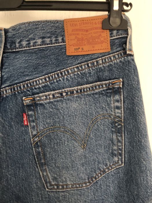 Spodnie jeansowe z przetarciami levis damskie
