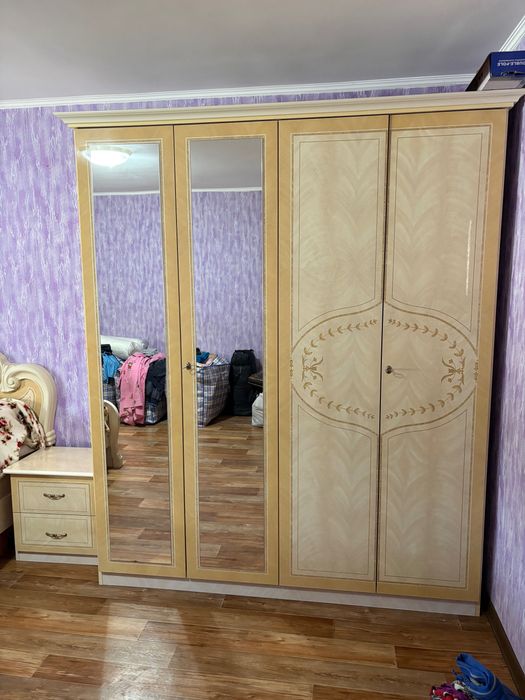 Продам спальный гарнитур