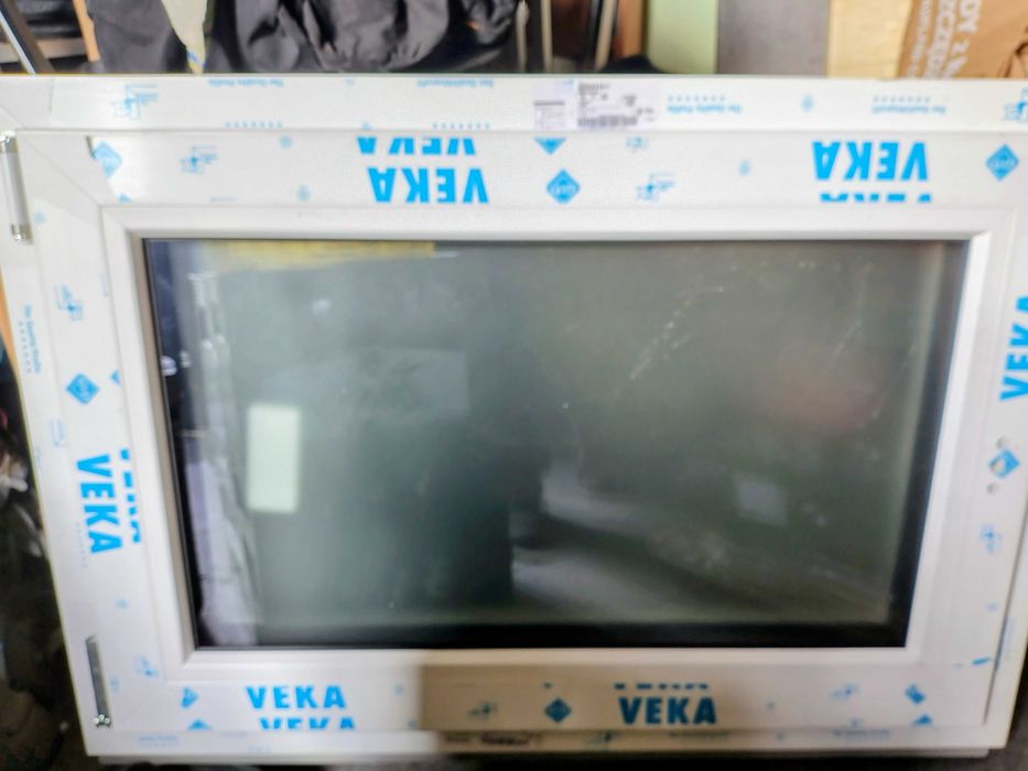 Okno łazienkowe VEKA 930x640 3 szybowe