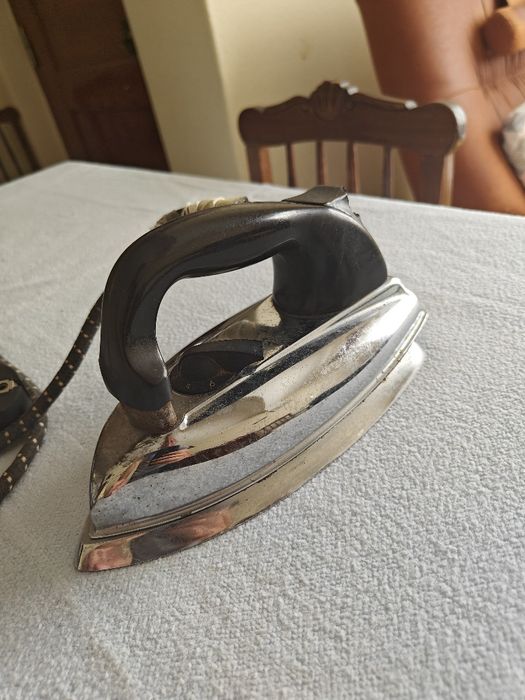 Vintage Irons64298233884162120