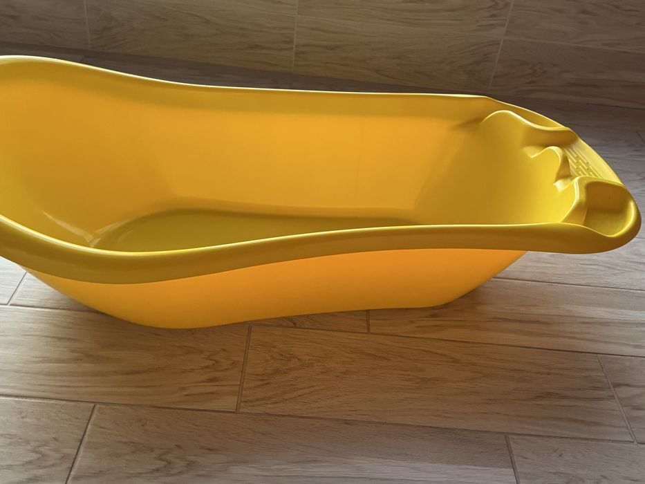 Дитяча ванночка та дитячий горщик