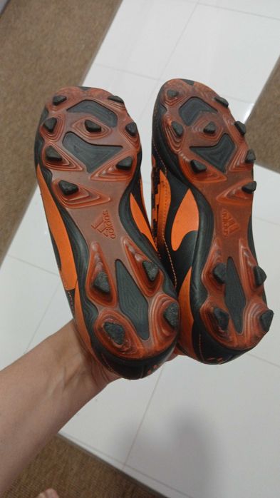 Tenis de futebol 35 e 36 menino, pouco uso