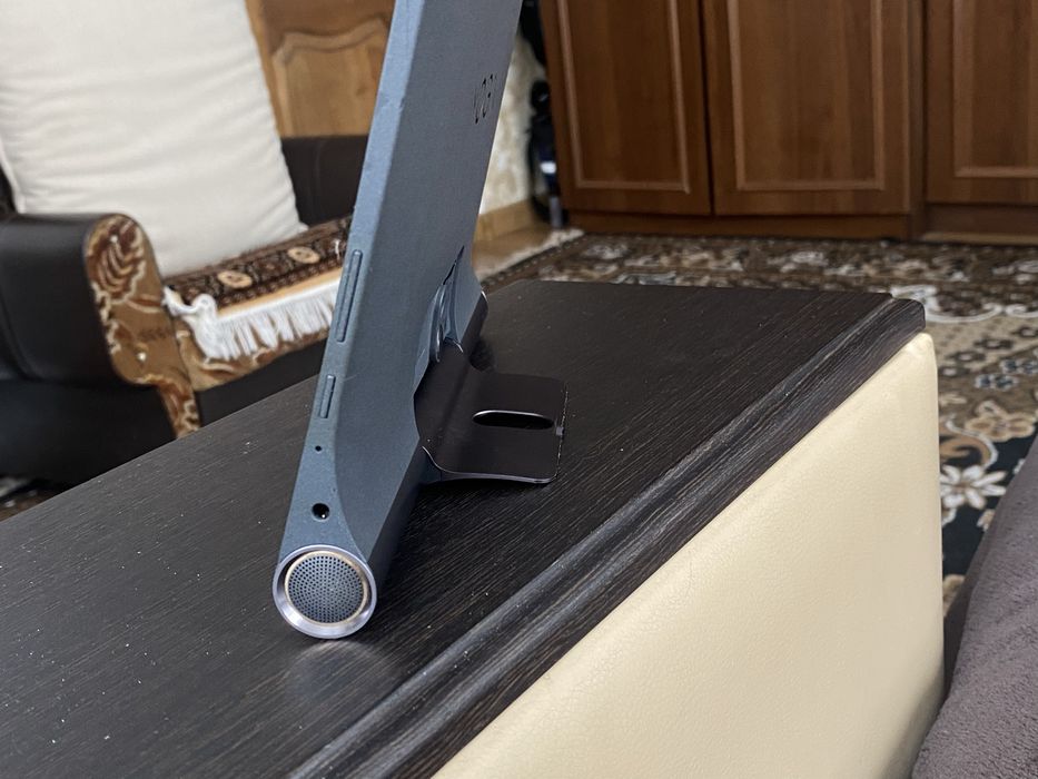 Планшет Lenovo YT-X705F