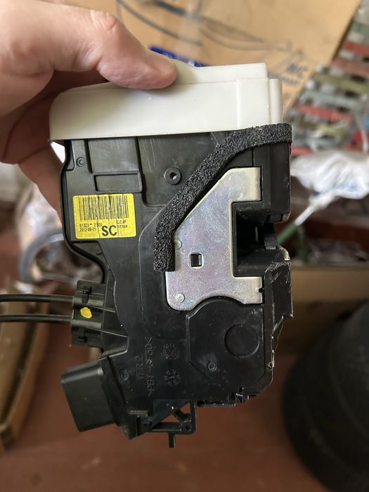 Замок передний правый киа оптима 2012