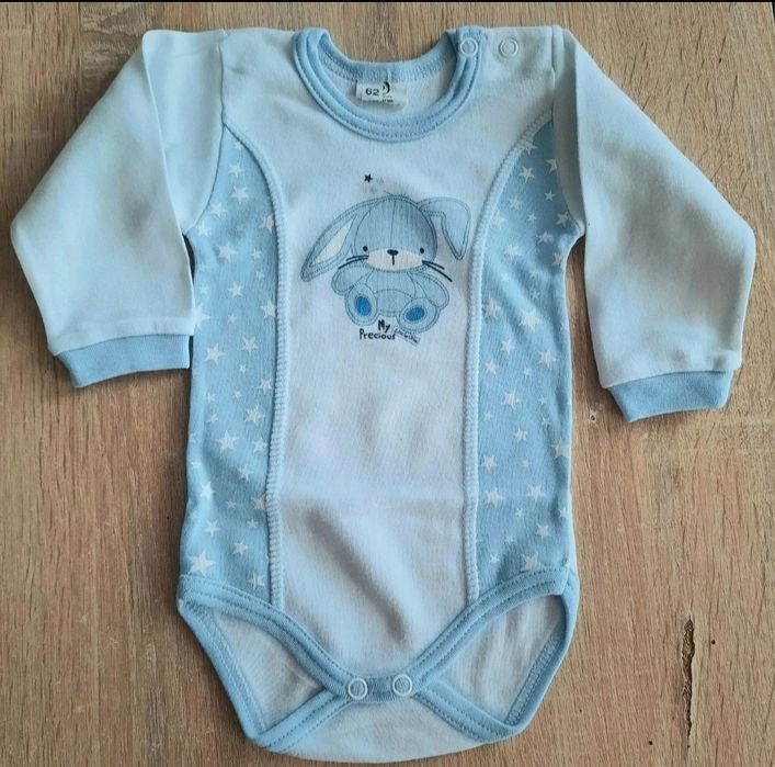 Dres niemowlęcy rozm. 68 z bodami i czapeczka