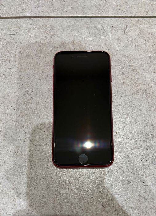 iPhone SE 3 (2022) Red