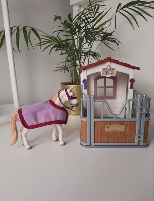 Stajnia boks schleich koń